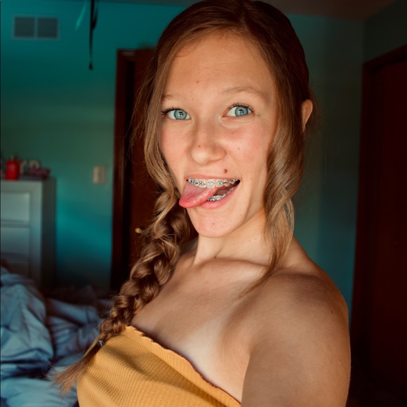 Meet your Posher, Katelyn - Picture 1 of 1